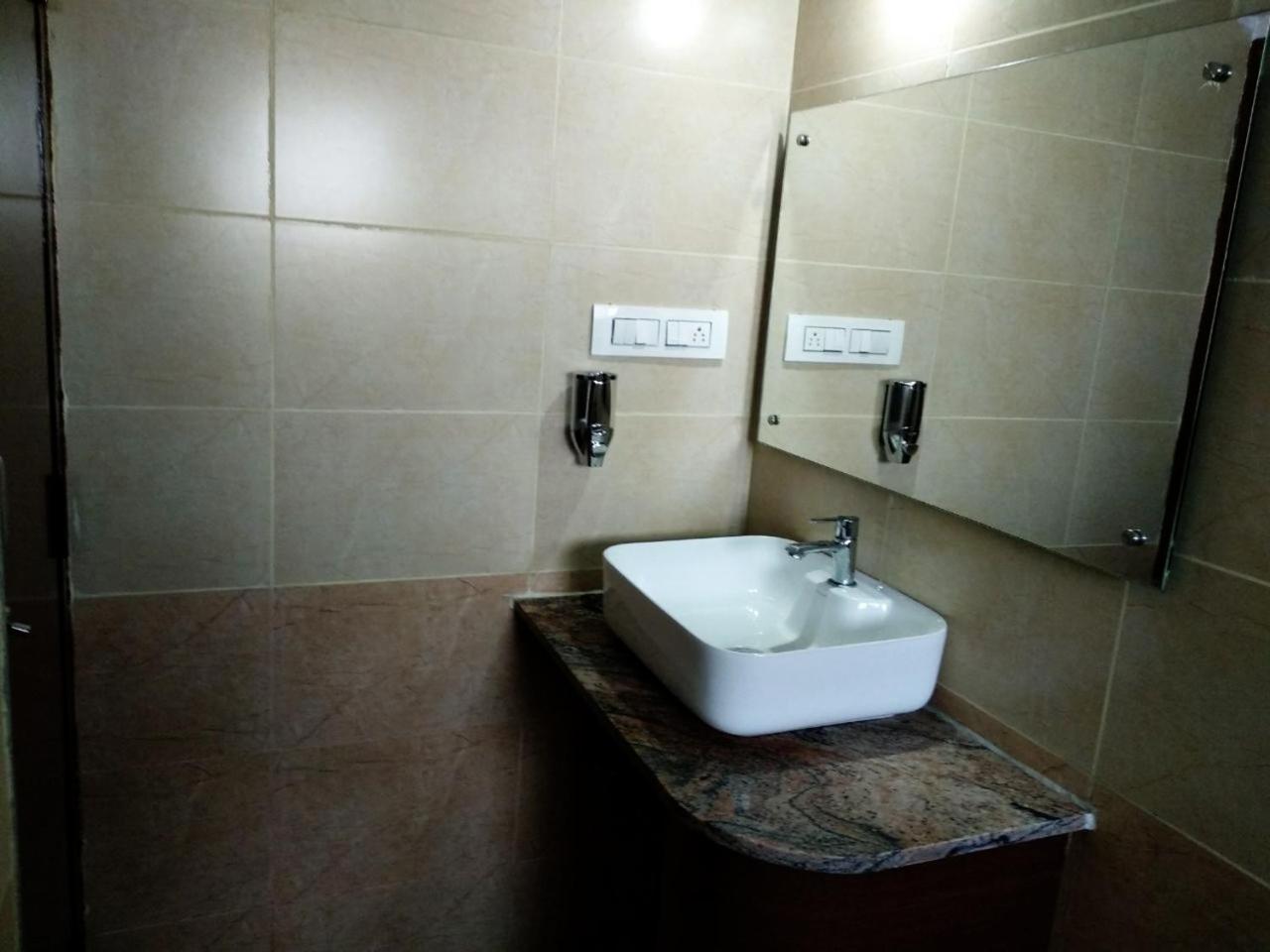 Coastal King Hotel Bangalore Buitenkant foto